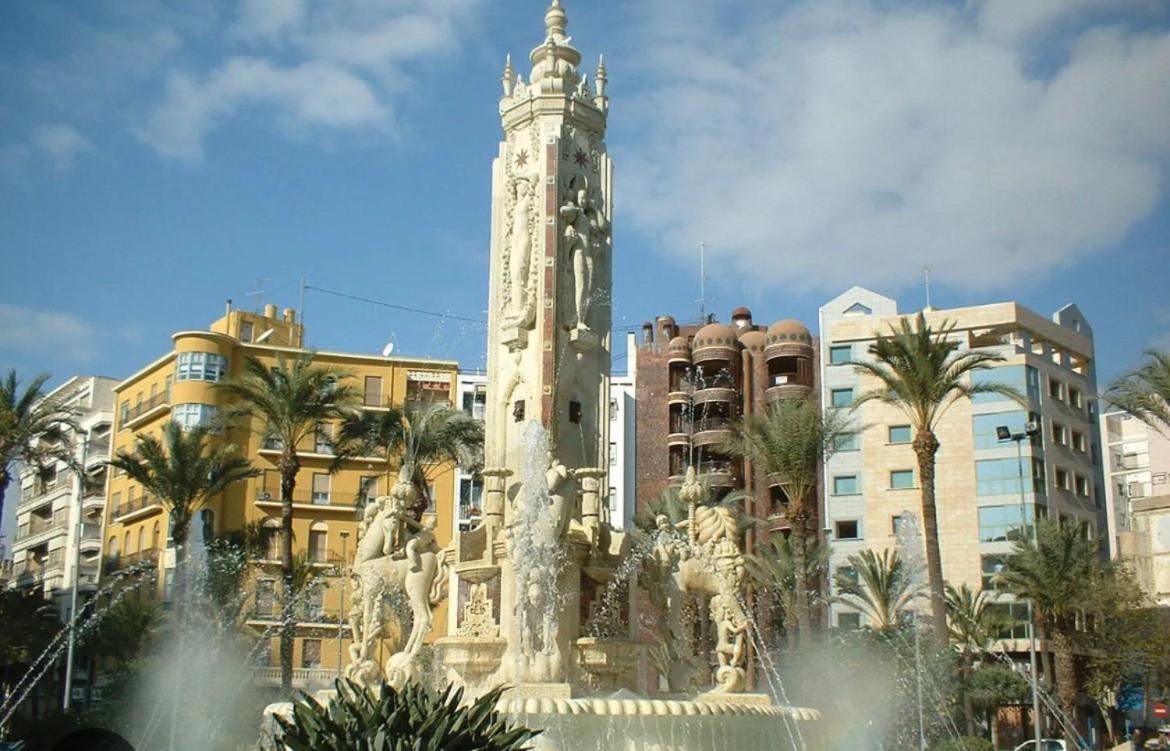 Centrally-Located, Spacious Flat At Historic Centre & Short Walk To Beach Alicante Zewnętrze zdjęcie