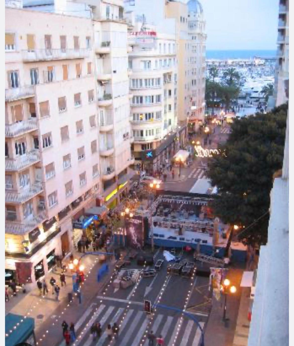 Centrally-Located, Spacious Flat At Historic Centre & Short Walk To Beach Alicante Zewnętrze zdjęcie