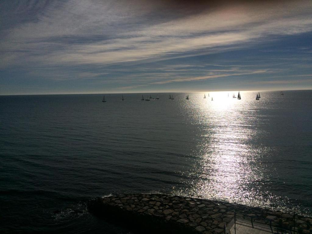 Centrally-Located, Spacious Flat At Historic Centre & Short Walk To Beach Alicante Zewnętrze zdjęcie