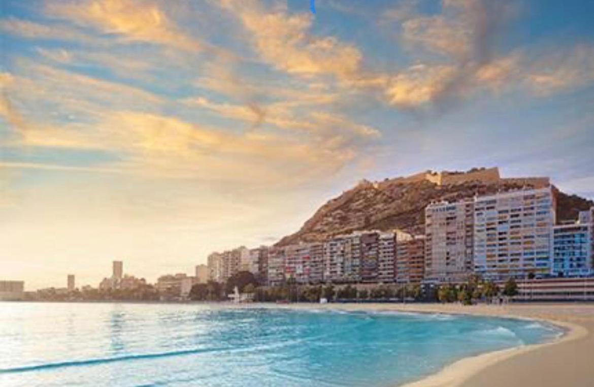 Centrally-Located, Spacious Flat At Historic Centre & Short Walk To Beach Alicante Zewnętrze zdjęcie