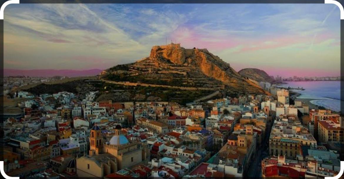 Centrally-Located, Spacious Flat At Historic Centre & Short Walk To Beach Alicante Zewnętrze zdjęcie