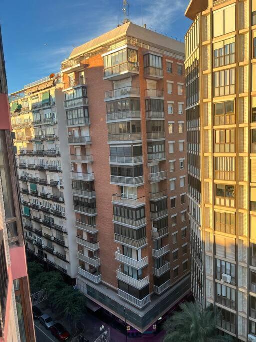 Centrally-Located, Spacious Flat At Historic Centre & Short Walk To Beach Alicante Zewnętrze zdjęcie