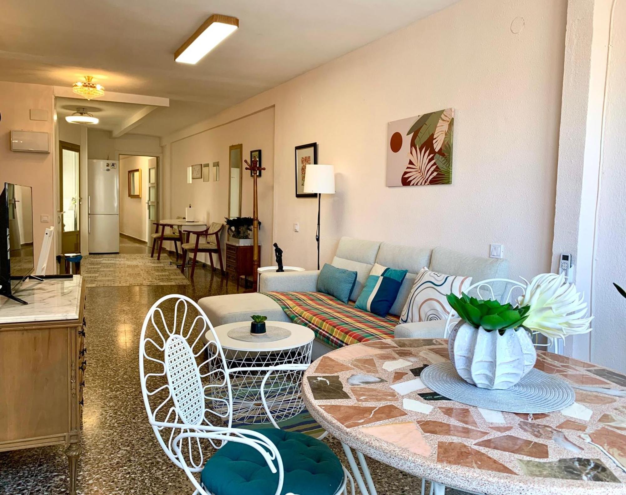 Centrally-Located, Spacious Flat At Historic Centre & Short Walk To Beach Alicante Zewnętrze zdjęcie
