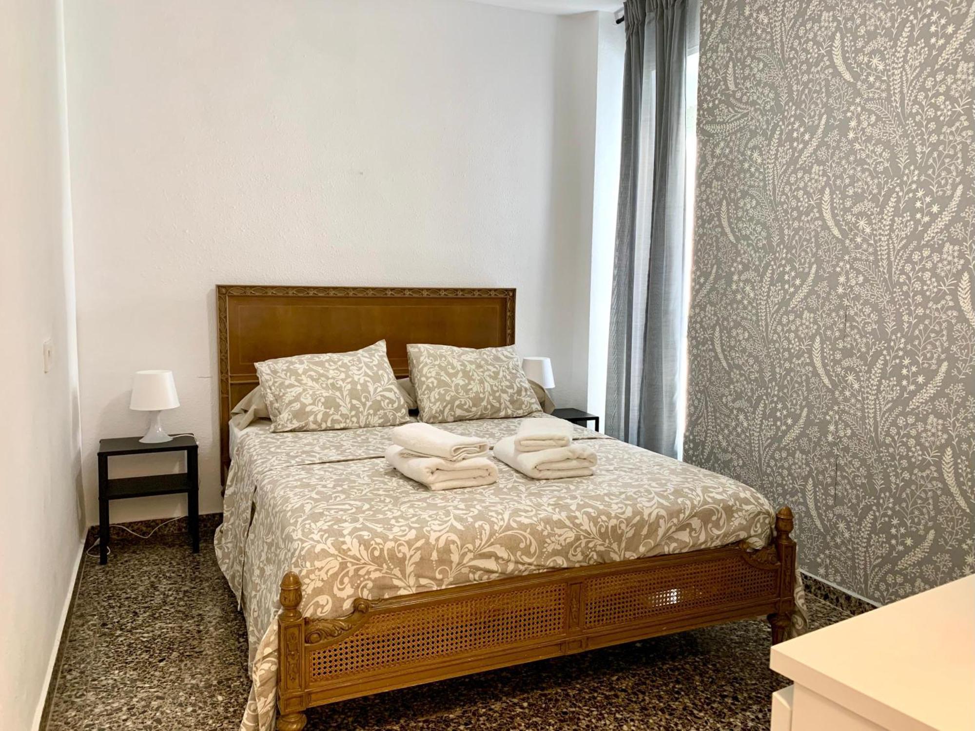 Centrally-Located, Spacious Flat At Historic Centre & Short Walk To Beach Alicante Zewnętrze zdjęcie