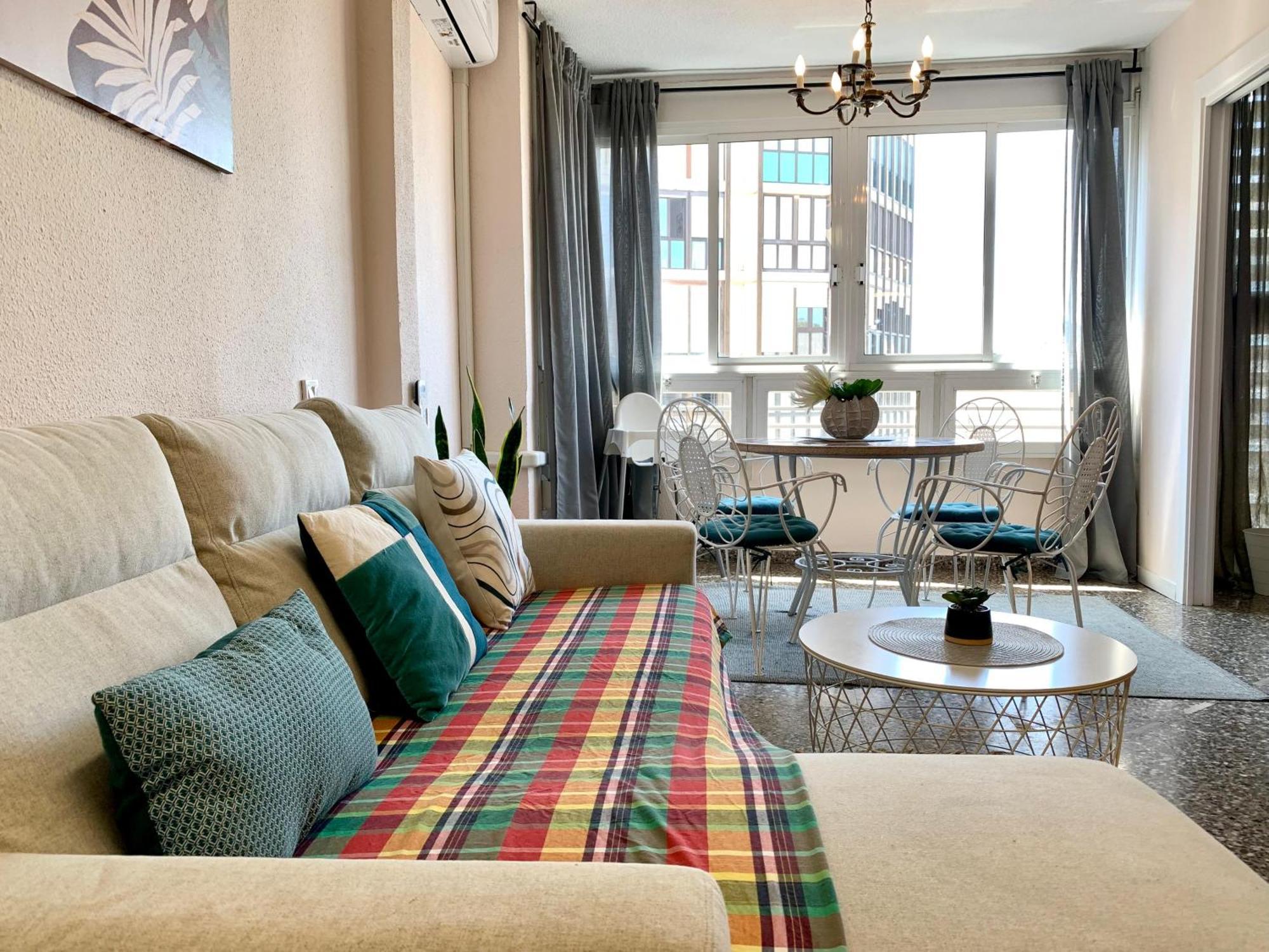 Centrally-Located, Spacious Flat At Historic Centre & Short Walk To Beach Alicante Zewnętrze zdjęcie