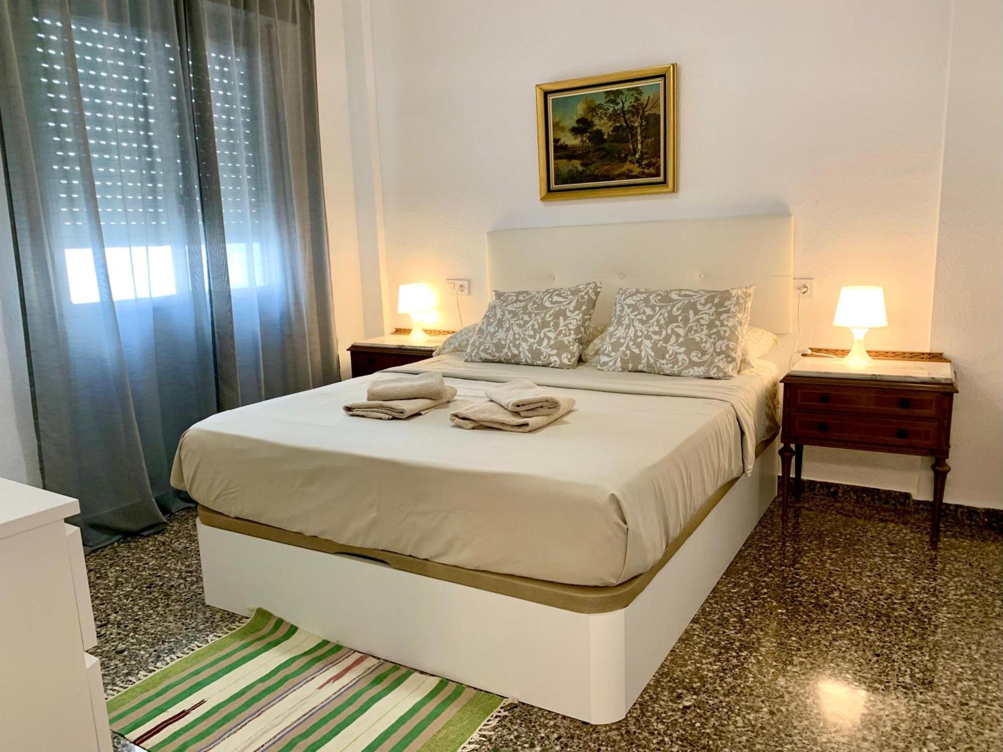 Centrally-Located, Spacious Flat At Historic Centre & Short Walk To Beach Alicante Zewnętrze zdjęcie