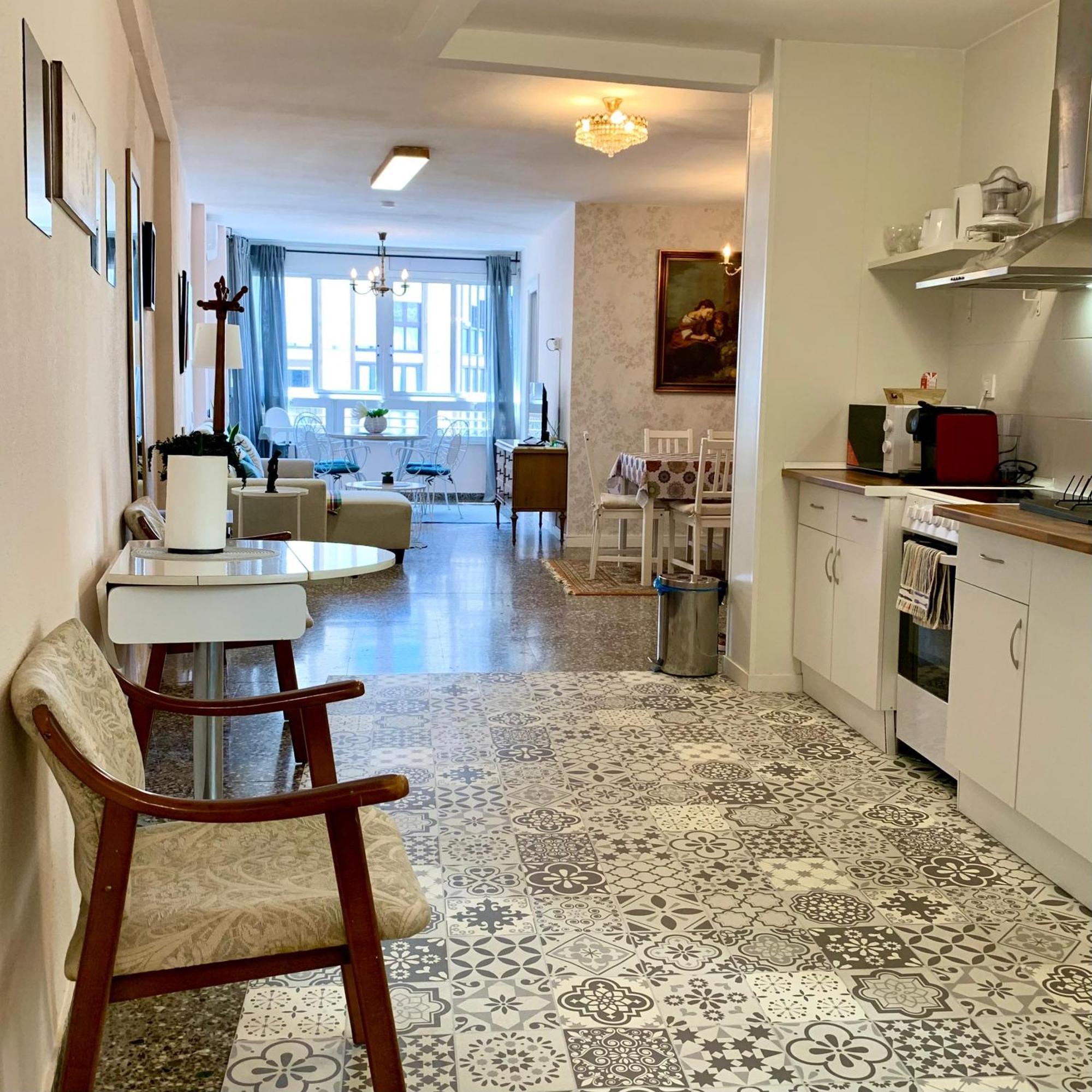 Centrally-Located, Spacious Flat At Historic Centre & Short Walk To Beach Alicante Zewnętrze zdjęcie